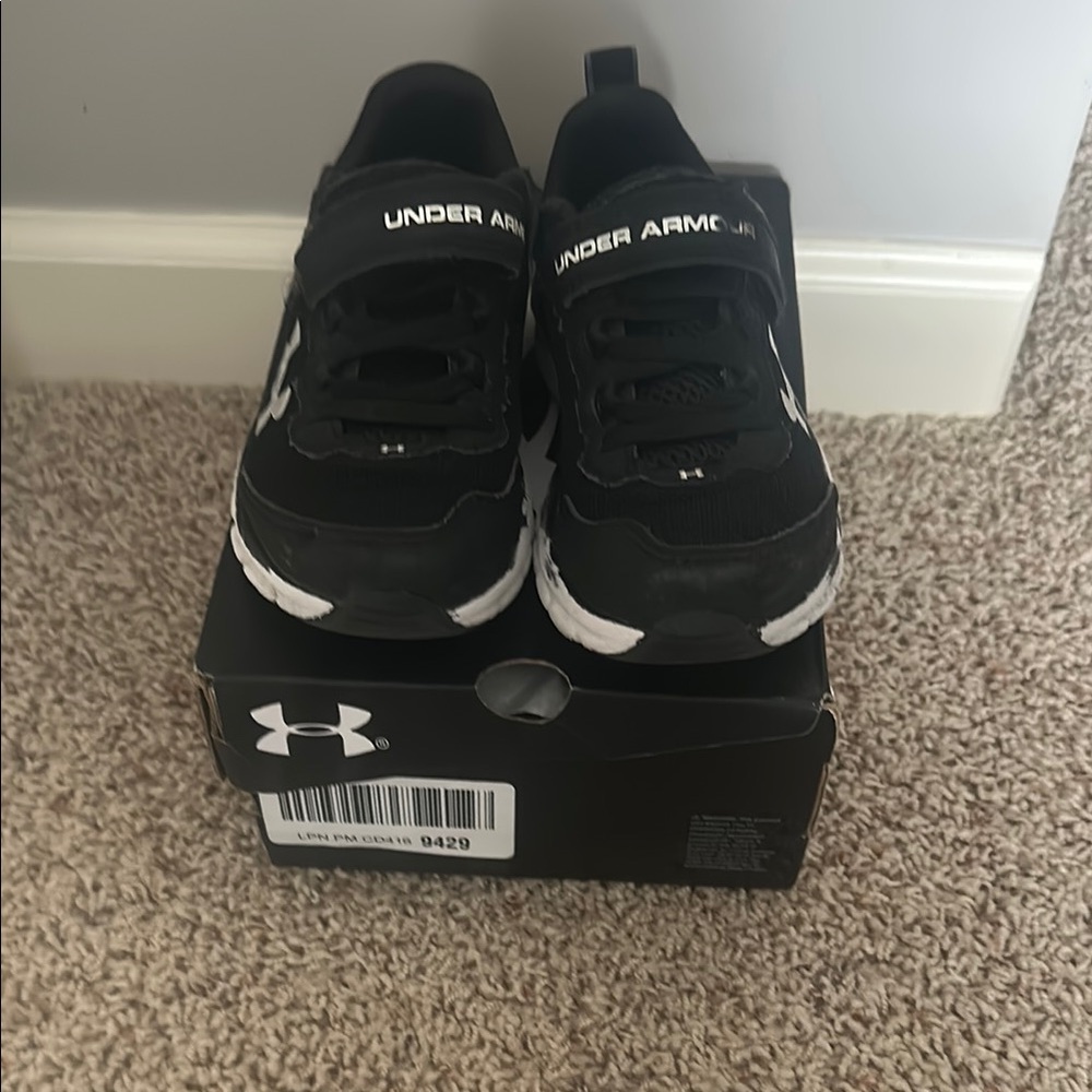 Under Armour Black Sneakers with Breathable Mesh